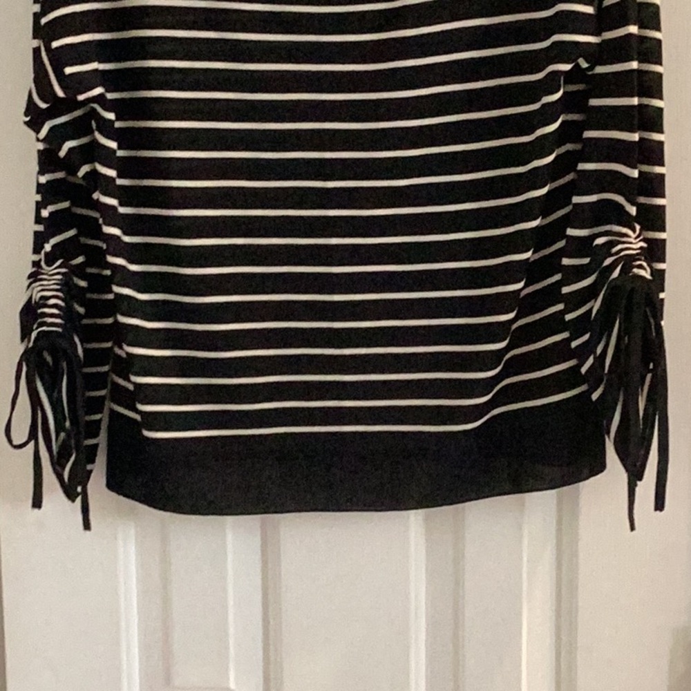 NWOT Massimo Dutti Black & White Striped Top w/ Unique Sleeves That Adjust & Tie - Picture 3 of 8